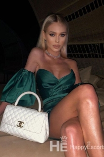 Carla, 25 éves, Bukarest / Románia kísérők – 2