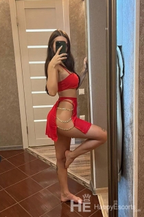 Kiara, 24 éves, Bukarest / Románia kísérők – 2