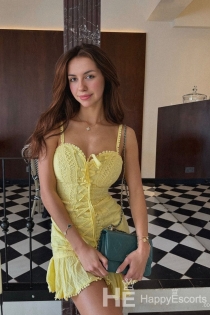 Lyelle Bell, Umur 24, Pengiring Dubai / UAE - 2