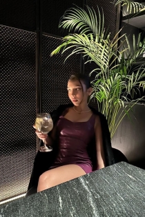 Camille, Miaka 22, London / Uingereza Wasindikizaji - 3
