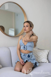 Kate, 25 let, Tirana / Albánie doprovod – 7