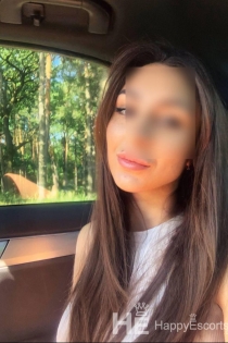 Adel, 22 let, Berlin / Nemčija Spremljevalci - 3