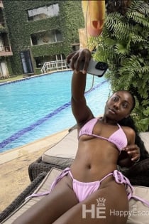 Lina, 22 yaşında
