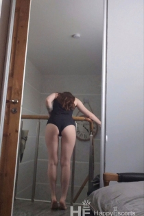 Agnes, Miaka 21, Helsinki / Ufini Wasindikizaji - 3