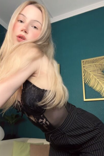 Almira, Usia 23, Tirana / Albania Escort - 8