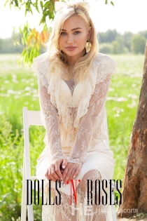 Aksenia, 25 anni, Milano / Italia Escort - 2