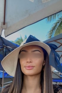 Alice Sierra, 21 tuổi - 6