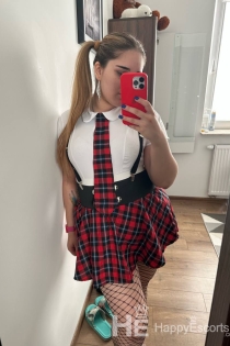 Mia, Age 21, Escort in Frankfurt am Main / Germany - 4