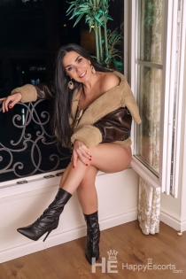 Livia, Age 40, Escort in Paris / France - 6