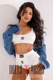 Azi, Age 21, Escort in London / United Kingdom - 3
