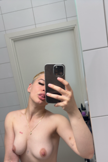 Red, Age 20, Helsingborg / Sweden Escorts - 1
