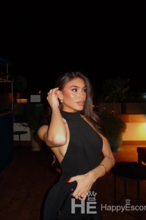 Angela, 23 éves, Isztambul/Törökország kísérők – 2