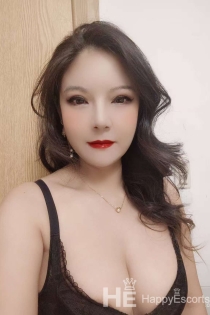 Huangpi, Umur 45, Pengiring Tirana / Albania - 1