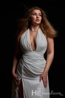 Daffy Inwood, Age 22, Escort in Dubai / UAE - 5