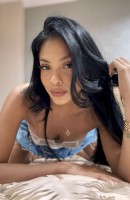 Isla, Umur 23, Pengiring Paris / Perancis