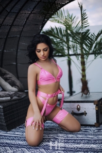 Mirella, 23 let, London / Spremljevalci Združenega kraljestva - 2
