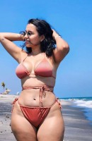 Lora, 22 ans, Escortes Paris / France