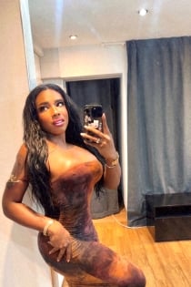 Valery exoctica solo para hombres solventes, Age 28 - 4