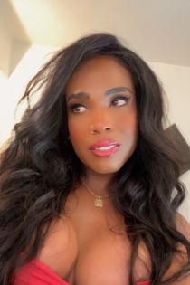 Valery exoctica solo para hombres solventes, Age 28 - 2