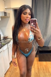 Valery exoctica solo para hombres solventes, Age 28 - 6