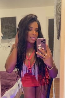 Valery exoctica solo para hombres solventes, Age 28 - 7