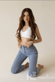 Canapé, 26 ans, Tirana / Albanie Escorts - 6