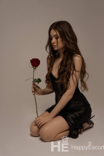 Canapé, 26 ans, Tirana / Albanie Escorts - 8