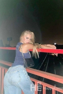 Yana, 23 ετών, Τίρανα / Αλβανία Συνοδοί - 2