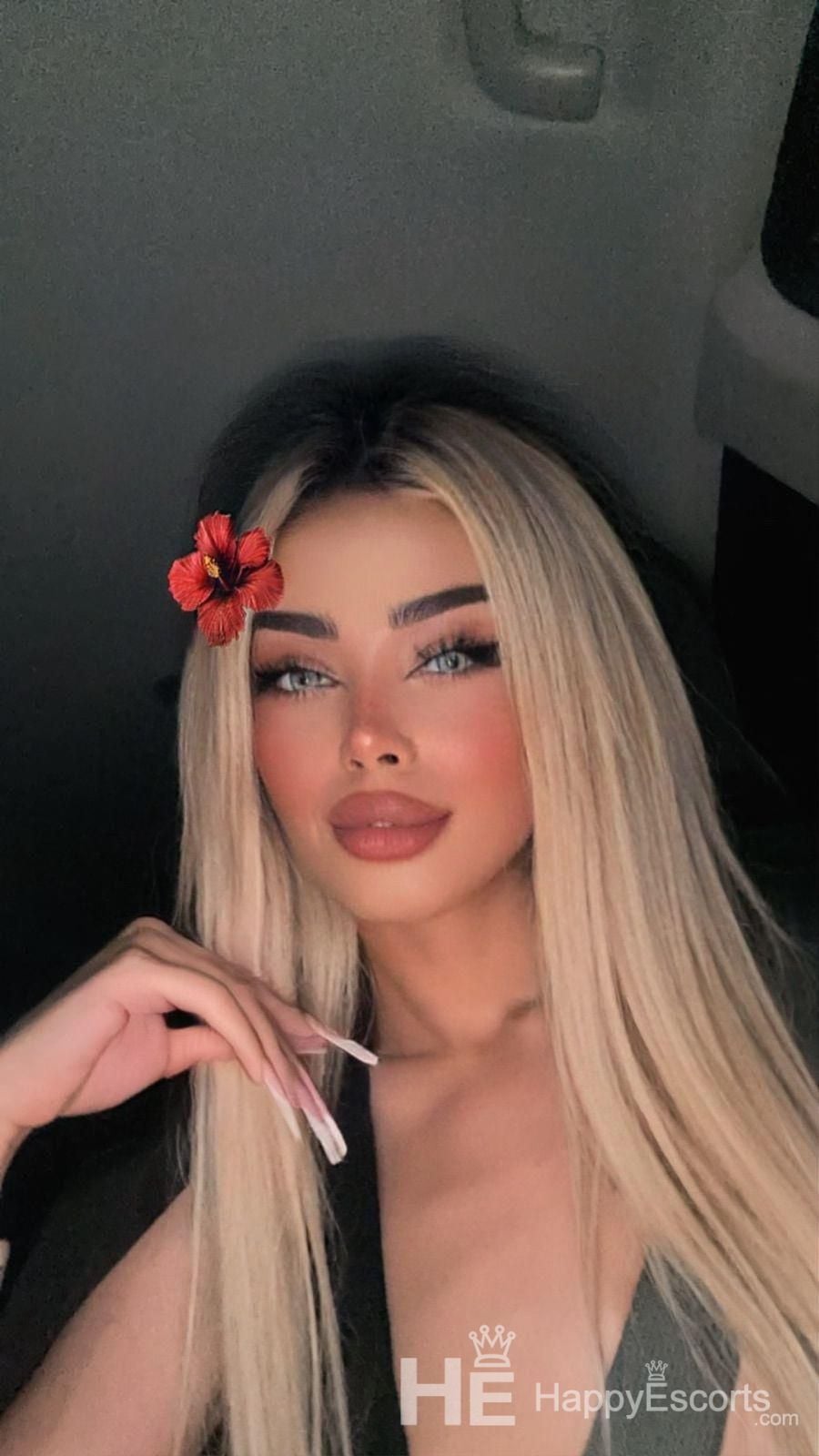 Gigi, Age 22 - 1