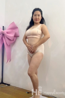 Junfei, 25&nbsp;gadi, Tirānas/Albānijas eskorts&nbsp;— 3