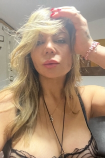 Σουζάνα, Ηλικία 40, Πρίστινα / Κόσοβο Συνοδοί - 7