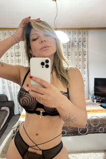 Σουζάνα, Ηλικία 40, Πρίστινα / Κόσοβο Συνοδοί - 5