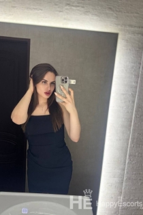 Scarlett, Age 22, Escort in Paris / France - 3