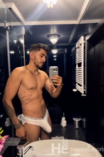 Thonnybigcock22cm, Age 23, Escort in San Giljan / Malta - 2