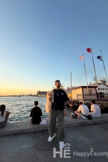 Yusuf, Ηλικία 25, Αθήνα / Ελλάδα Συνοδοί - 4