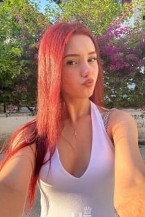 Melina, 19 yaşında