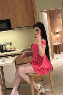 Χλόη, Ηλικία 25, Πρίστινα / Κόσοβο Συνοδοί - 3