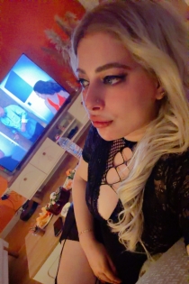 Έμμα, 24 ετών, Πρίστινα / Κόσοβο Συνοδοί - 3