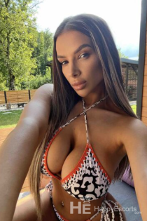 raisa, ηλικία 22, Τίρανα / Αλβανία Συνοδοί - 3