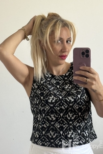 Carolaine, Age 35 - 18