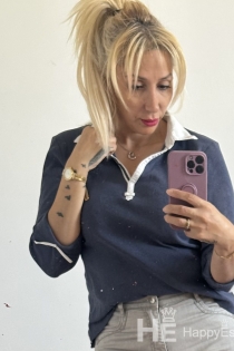 Carolaine, Age 35 - 6