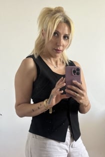 Carolaine, Age 35 - 19