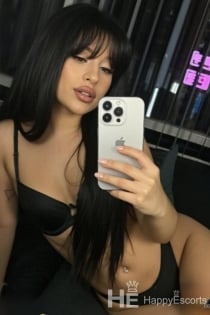 Amira, 22 anni, Milano / Italia Escort