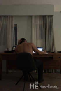 Ντάνιελ, Ηλικία 34, Κωνσταντινούπολη / Τουρκία Συνοδοί - 3