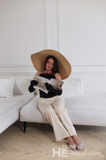 Beatric, Age 23, Cannes / France Escorts - 5