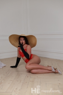 Beatric, Age 23, Cannes / France Escorts - 11