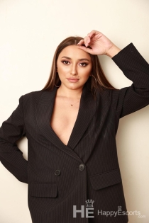 Nara, Umur 24, Pengiring Tirana / Albania - 1