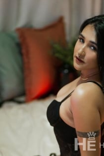 Luna body therapist, Age 24 - 5