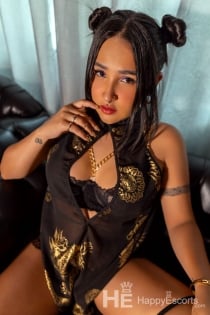 Luna body therapist, Age 24 - 3