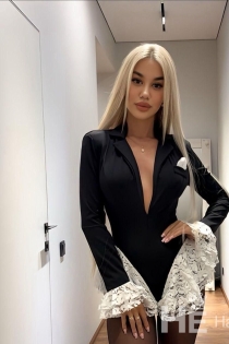 Beril, Ηλικία 24, Κωνσταντινούπολη / Τουρκία Συνοδοί - 4